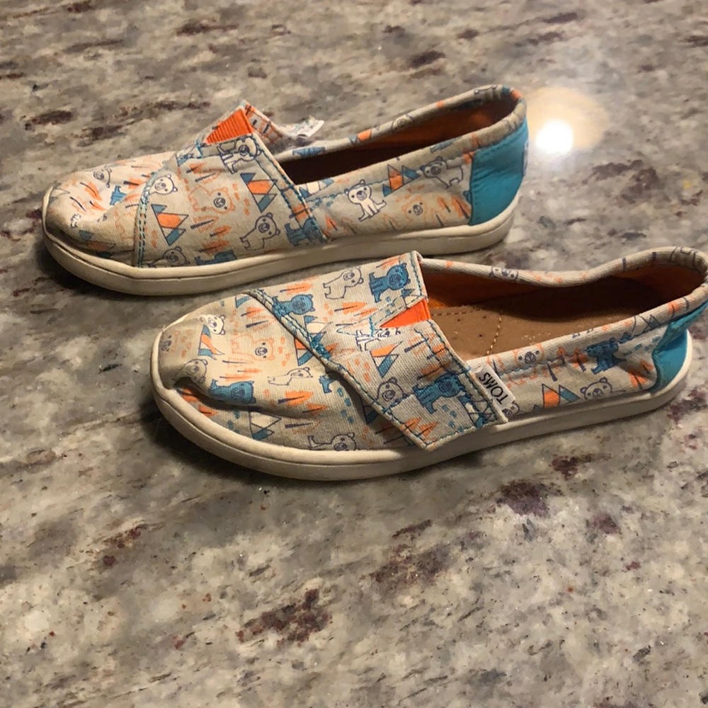 Adorable critter Tom’s for your little one.
